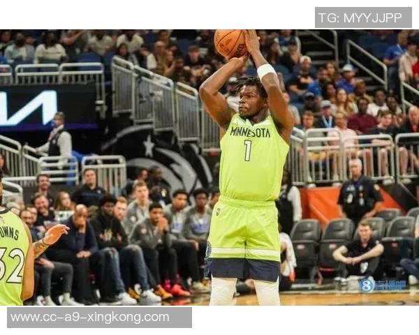 爱德华兹首节表现抢眼8投4中三分球命中率高达40贡献14分助力球队进攻 爱德华兹首节表现抢眼8投4中三分球命中率高达40贡献14分助力球队进攻